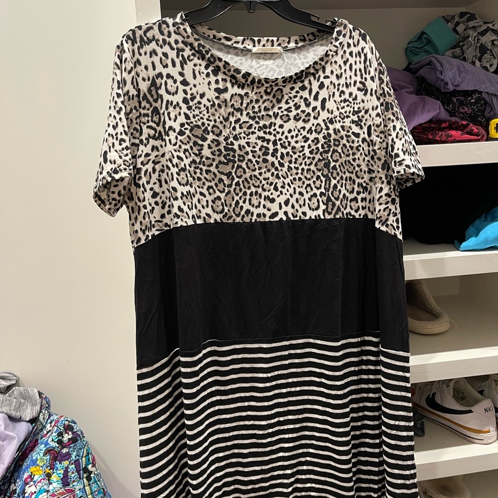 Black and White Raglan Short Sleeve Casual Dress